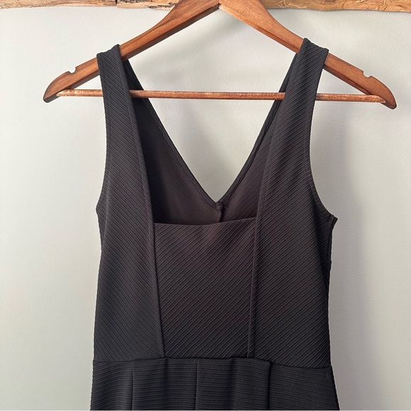 H&M | Vneck dress - Picture 3 of 5